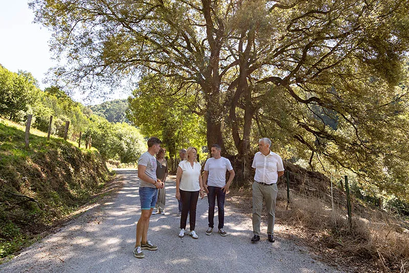 El Gobierno de Cantabria refuerza la red de infraestructuras agrarias de Santiurde de Toranzo