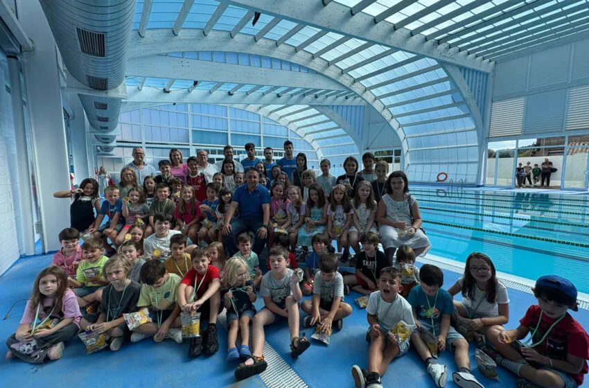 Piélagos despide los cursos de natación de verano con la participación de cerca de 200 niños