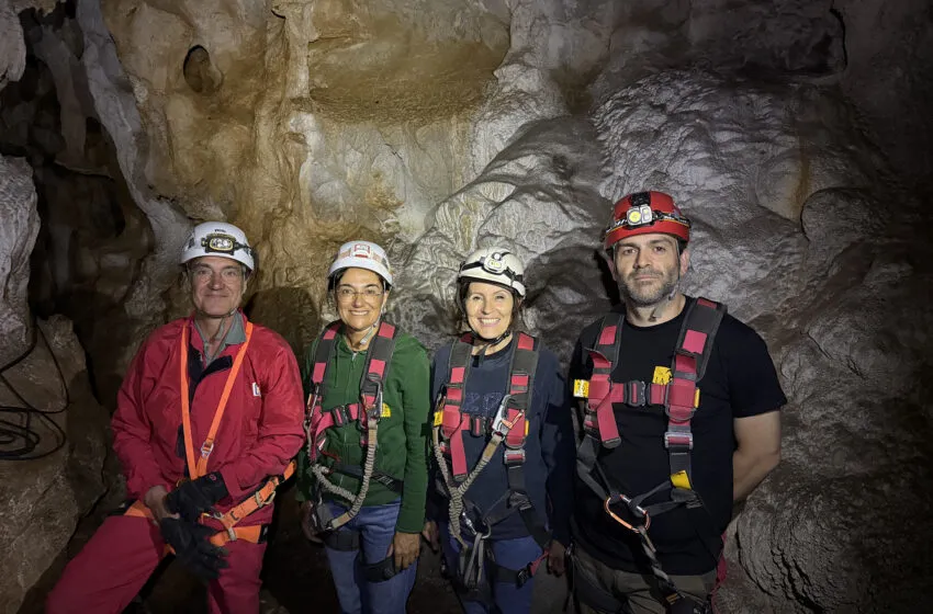 Noticias de Cantabria | El Cántabro | La rectora de la UC visita la cueva de La Garma para conocer de cerca la nueva campaña de excavaciones