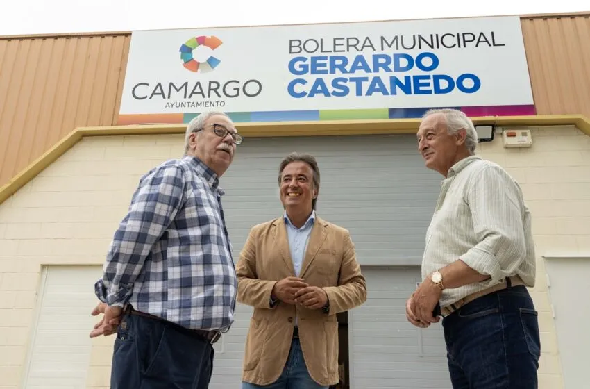  El Ayuntamiento de Camargo dedica la bolera de Maliaño a Gerardo Castanedo, presidente de la Peña Bolística
