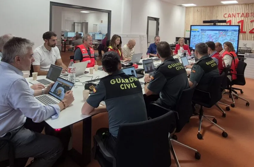  Los incendios continúan controlados en territorio leonés donde interviene el operativo cántabro