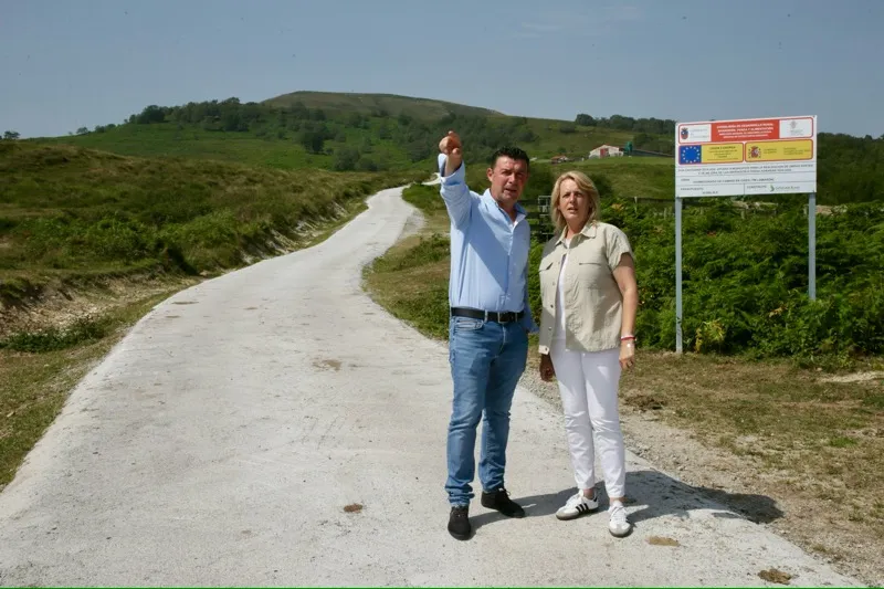 Desarrollo Rural continúa impulsando las infraestructuras agrarias con el arreglo de un camino en Lamasón