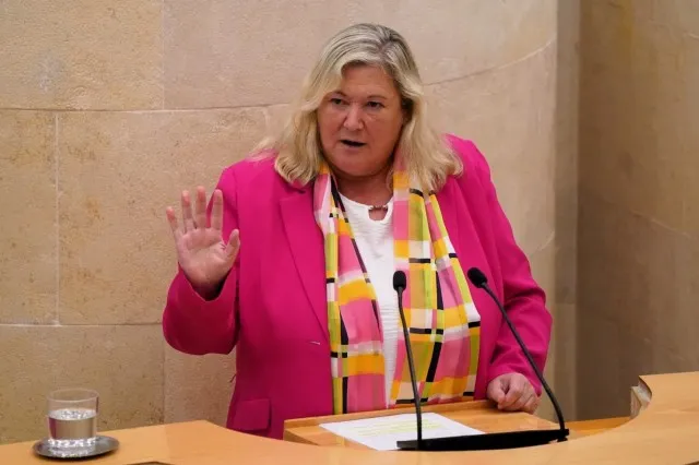 Noticias de Cantabria | El Cántabro | Ceballos a Blanco: "Deje de mentir porque el único que dejó de pagar los servicios ambientales y los daños del lobo fue usted"