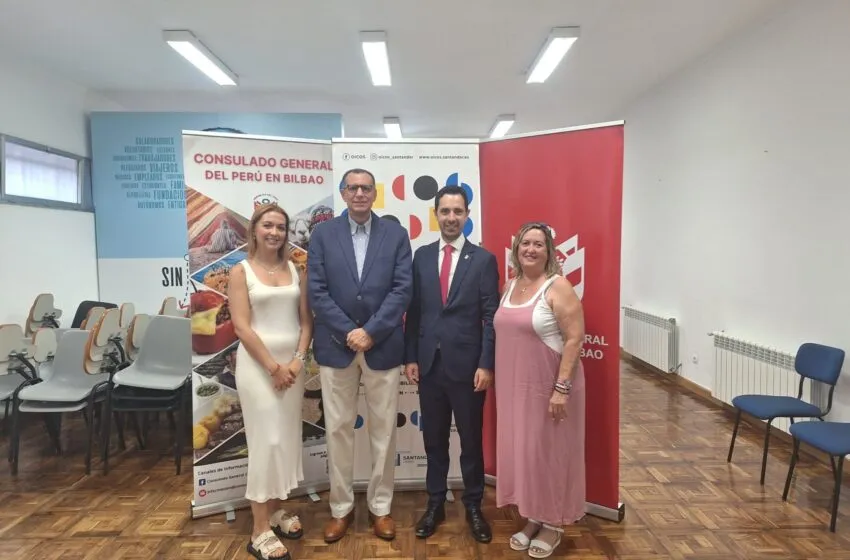 Ciudadanos peruanos gestionan sus trámites consulares en una jornada organizada por el Ayuntamiento