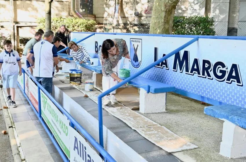 La alcaldesa participa en una jornada de convivencia deportiva en la bolera de La Marga
