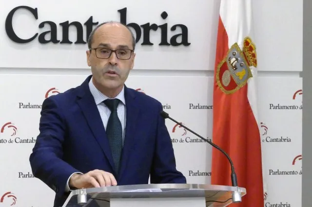 “Casares traiciona a Cantabria por mantener en el poder a un Sánchez acorralado por la corrupción”, afirma el PP