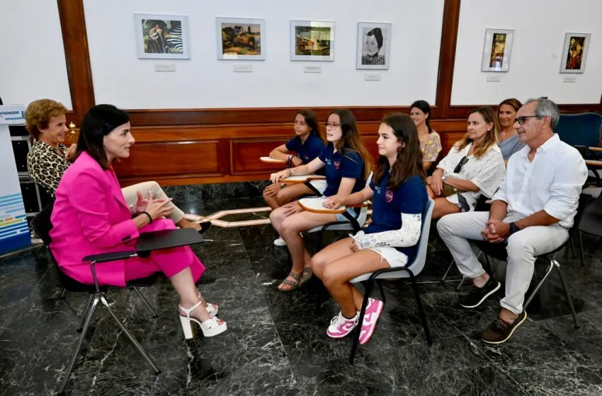 Noticias de Cantabria | El Cántabro | La alcaldesa recibe a las skaters femeninas que lograron podio en el Campeonato de España
