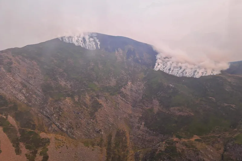 El fuego ha entrado en Cantabria a las 18:11h por los puertos de Salvorón (Camaleño), de forma leve gracias a los trabajos de prevención.