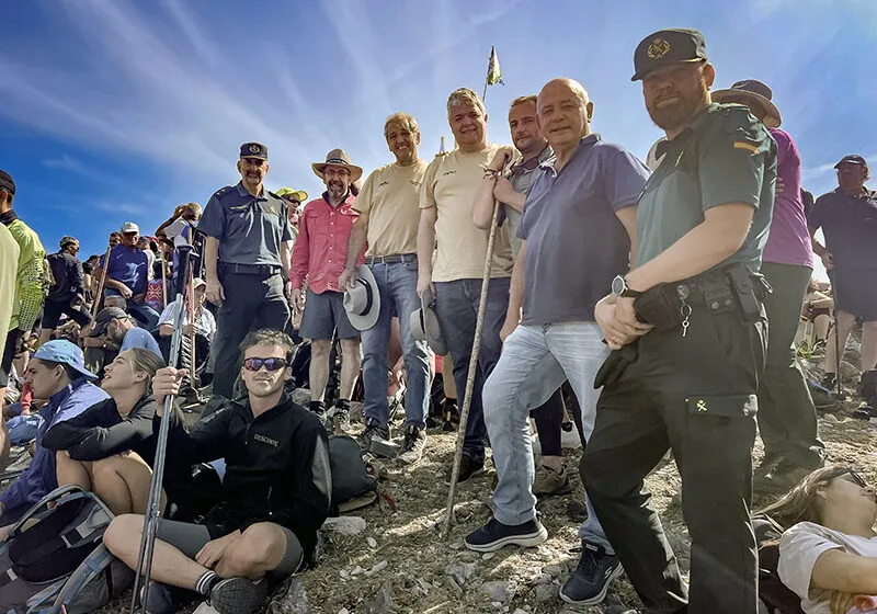 Agüeros acude a la singular fiesta del Sagrado Corazón con la tradicional subida al Pico San Carlos
