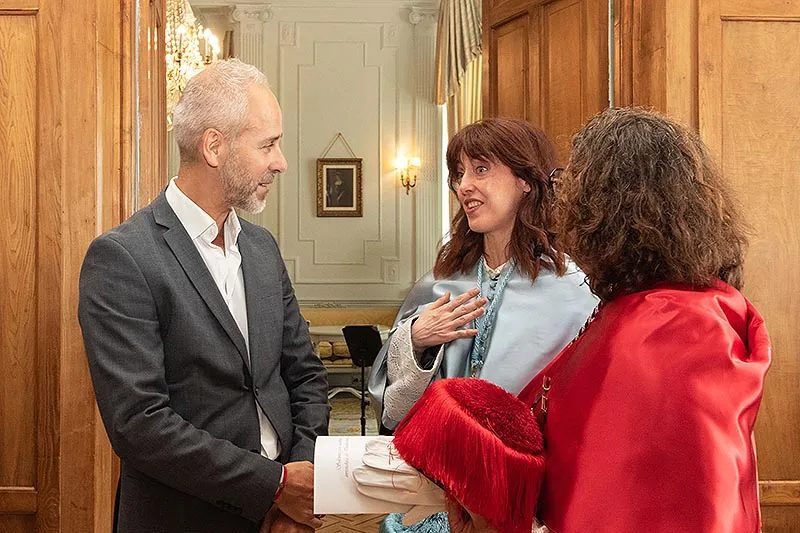 Noticias de Cantabria | El Cántabro | El consejero de Educación asiste al acto de investidura de la escritora y filóloga Irene Vallejo como doctora honoris causa por la UIMP
