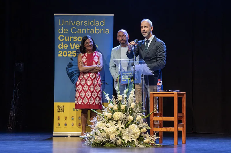 Silva reitera el respaldo del Ejecutivo cántabro para tratar de acercar la universidad a la sociedad en la clausura de los Cursos de Verano de la UC