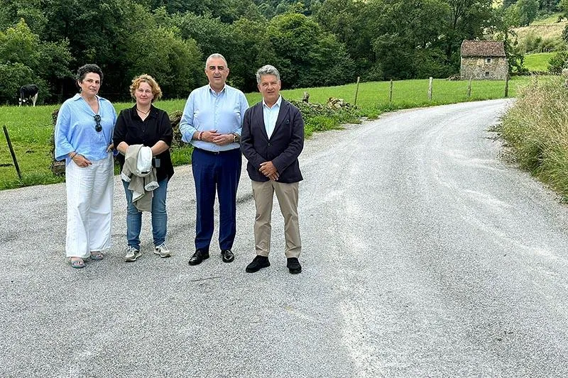 Noticias de Cantabria | El Cántabro | Media inaugura la mejora de varios caminos en Selaya