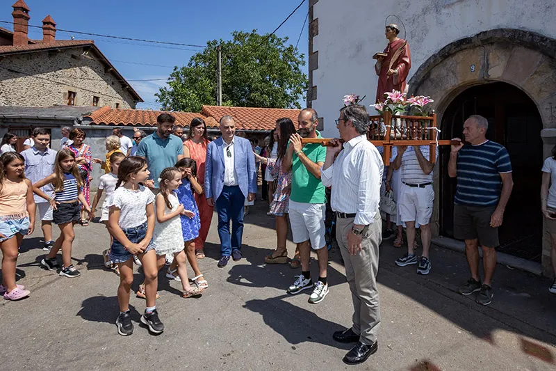 El consejero de Fomento asiste en Totero de Cayón a los actos conmemorativos de la festividad de San Esteban
