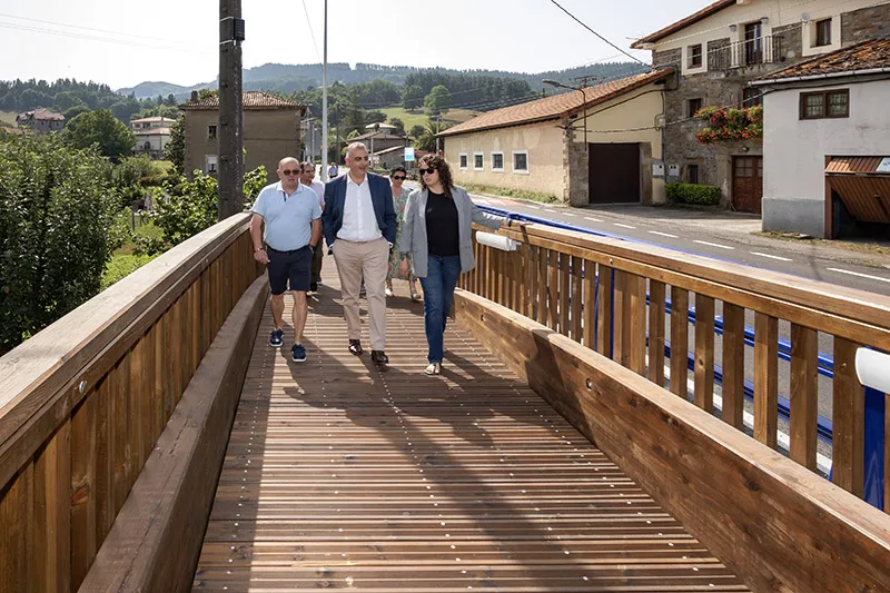 Noticias de Cantabria | El Cántabro | Media inaugura la renovación de la carretera entre La Matanza y La Capitana con más de 930.000 euros de inversión, la mayor de esta legislatura en el Valle de Villaverde
