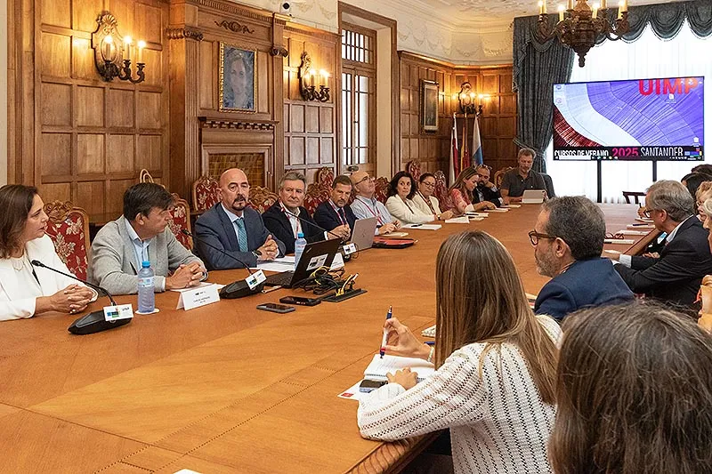 Noticias de Cantabria | El Cántabro | Pascual aboga por reorganizar el actual modelo sanitario que en su día fue pionero pero que se ha convertido en una reliquia que "no da más de sí"