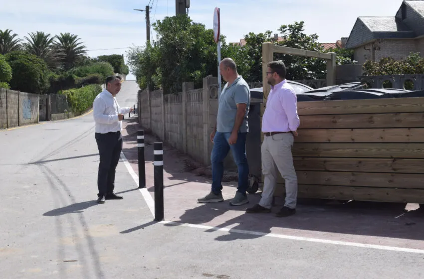 Piélagos refuerza la seguridad vial en la playa de La Arnía con un nuevo itinerario peatonal