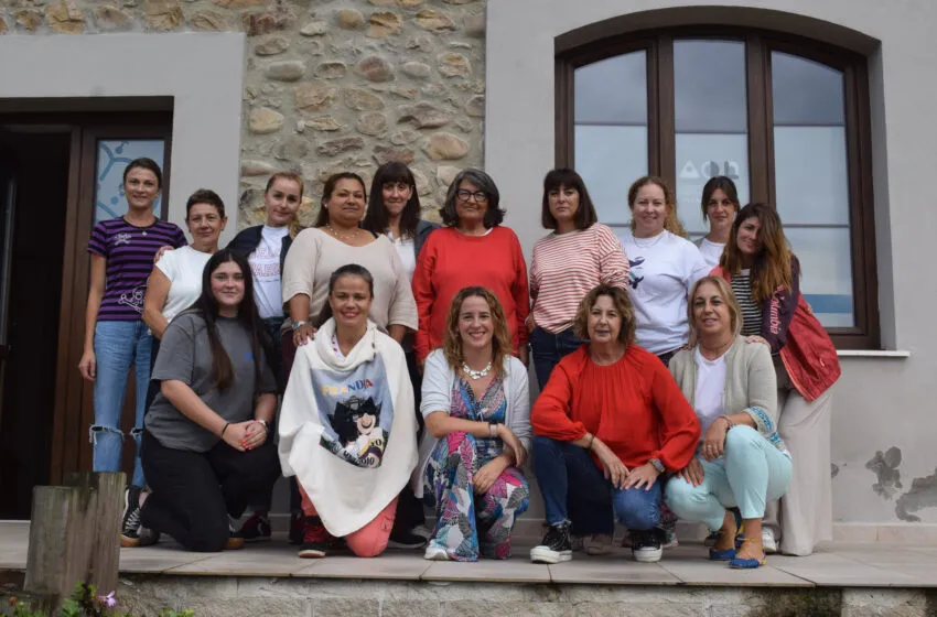 Quince mujeres se forman en atención sociosanitaria en el I Programa experiencial de empleo y formación de Piélagos