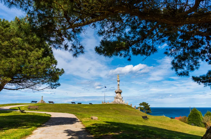  Comillas retoma las rutas literarias de María Oruña con nuevas fechas hasta diciembre