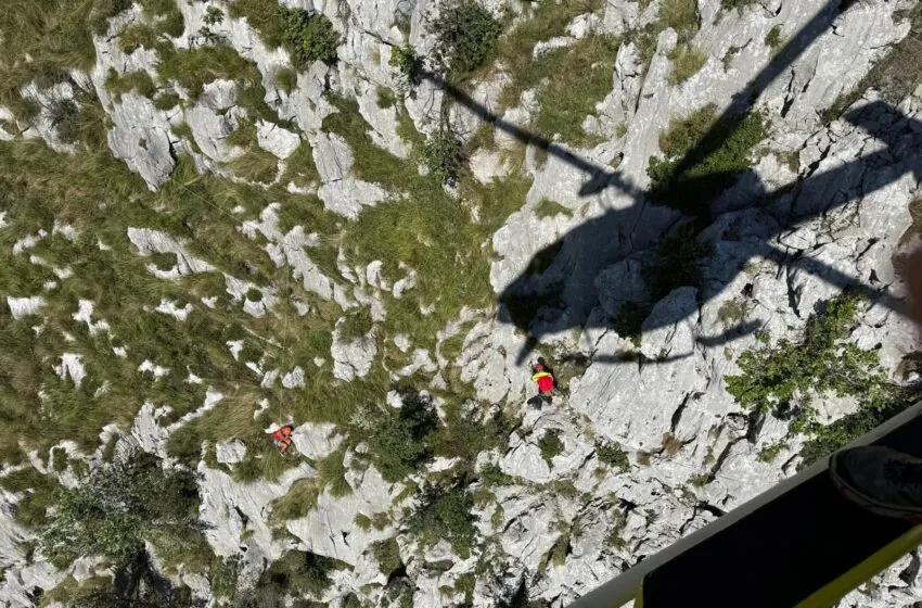 Rescatada una mujer en la vía ferrata de Socueva (Arredondo) por el helicóptero del Gobierno de Cantabria