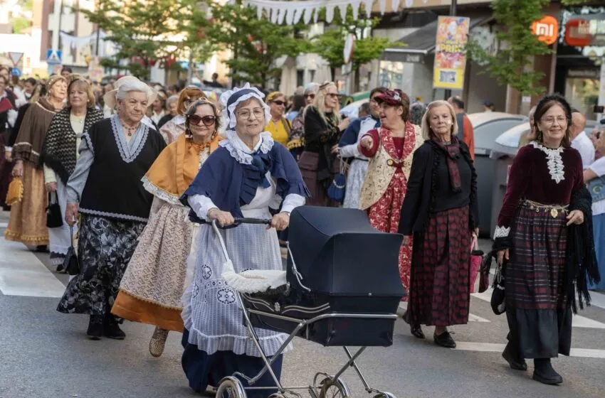  Camargo se prepara para recrear el vestuario de época del 2 de mayo de 1808 con un taller de costura gratuito