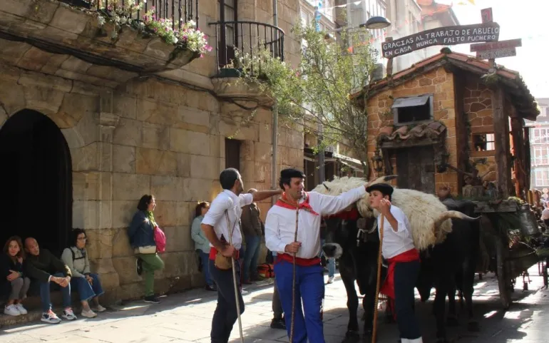  La carreta “Gracias al trabajo de mi abuelo, en casa nunca faltó puchero” gana el primer premio del Concurso del Día de Campoo en Reinosa