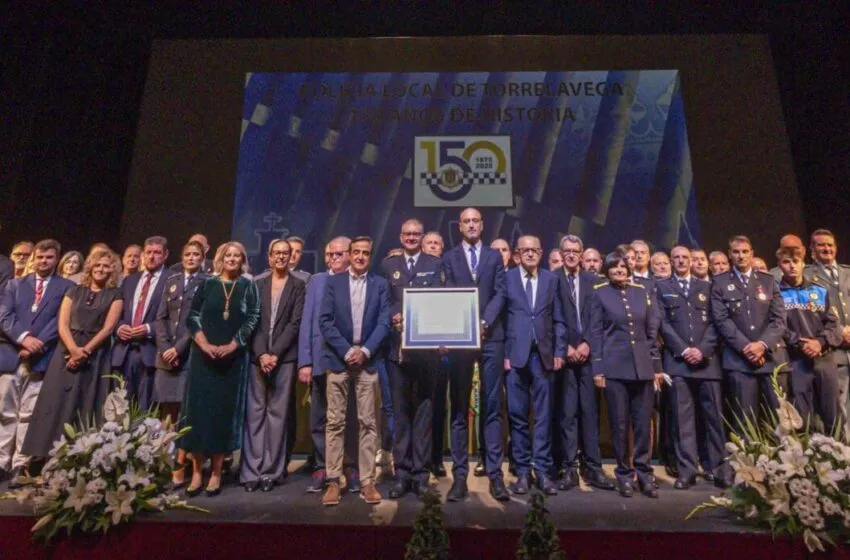 La Policía Local recibe la Medalla de Oro de Torrelavega