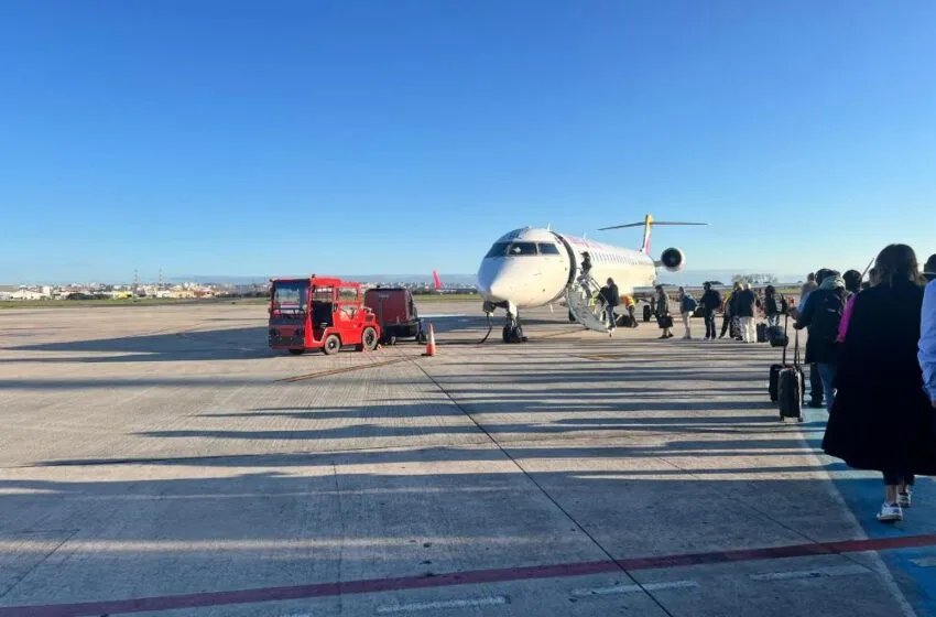  El Gobierno de Cantabria licita el contrato de servicios de publicidad en soportes de compañías aéreas para recuperar la ruta con Lanzarote