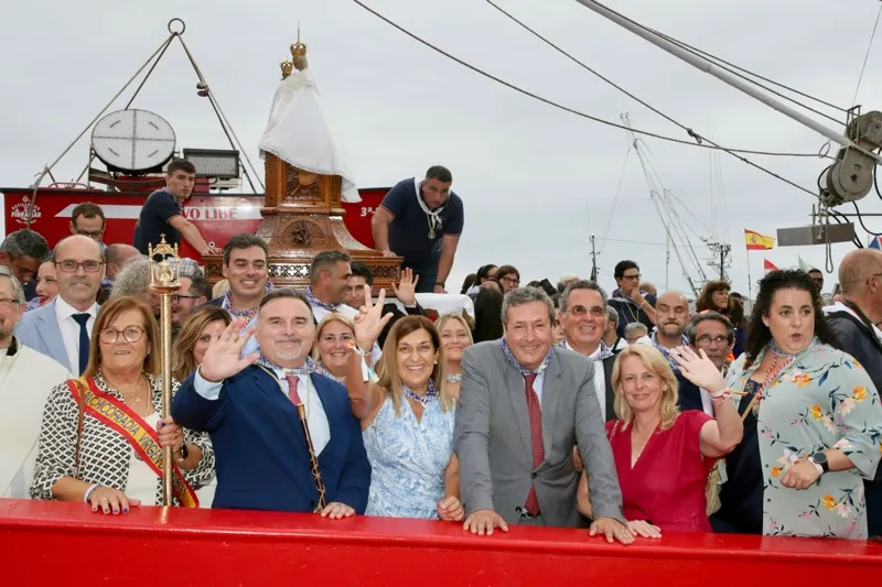  María José Sáenz de Buruaga asiste en Santoña a la festividad de la Virgen del Puerto
