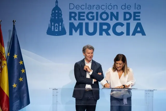 Buruaga firma la ‘Declaración de la Región de Murcia’