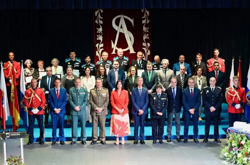 Noticias de Cantabria | El Cántabro | La alcaldesa ensalza la vocación de servicio de la Policía Local en la fiesta de su patrón