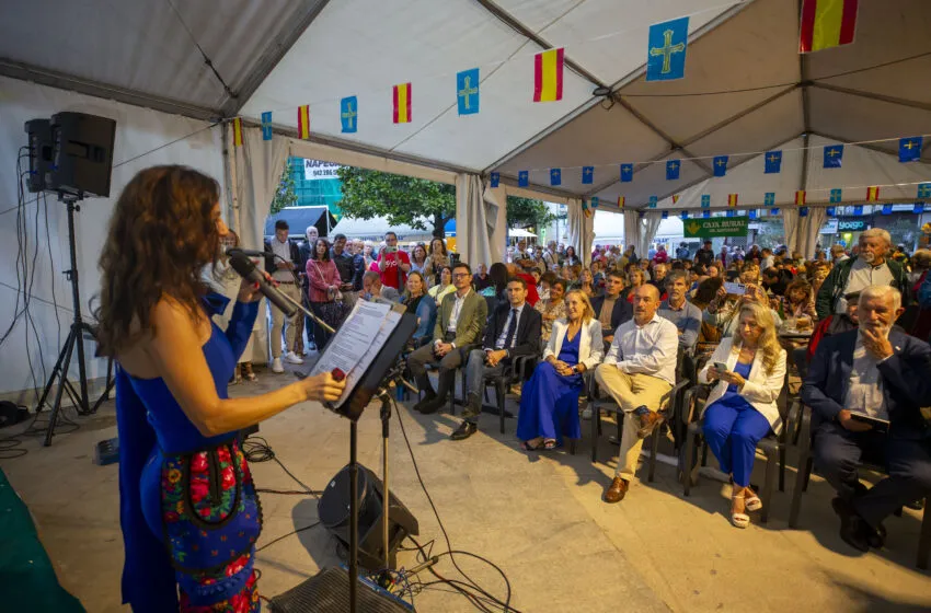  La consejera de Presidencia acompaña al Centro Asturiano de Cantabria en las fiestas de La Santina
