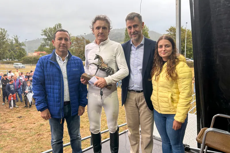 Molledo celebra su tradicional Carrera de Caballos