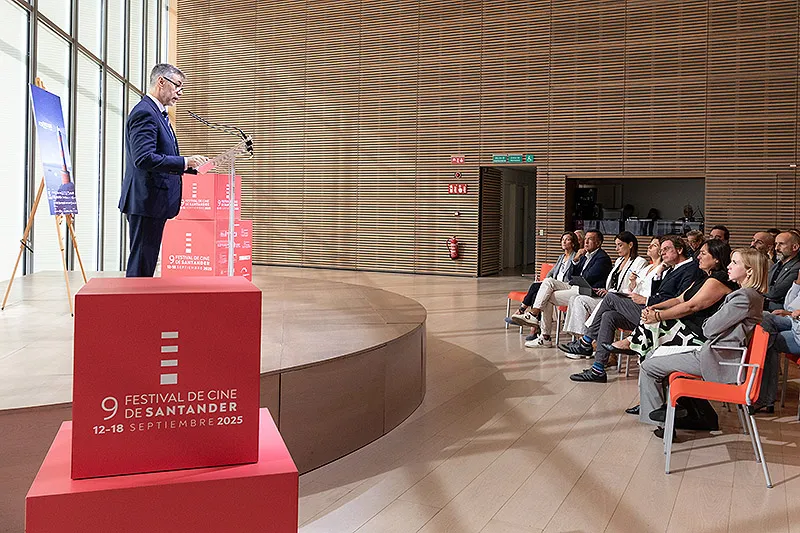 Martínez Abad destaca el papel del Festival de Cine de Santander como complemento para «consolidar la industria audiovisual y conectar a los creadores con el público»