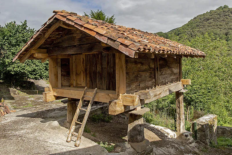 Noticias de Cantabria | El Cántabro | Cultura convoca unas jornadas internacionales en Liébana con los hórreos como protagonistas
