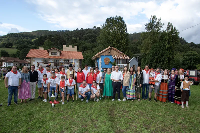 Noticias de Cantabria | El Cántabro | Media asiste al desfile de Carrozas Tradicionales de Lloreda de Cayón