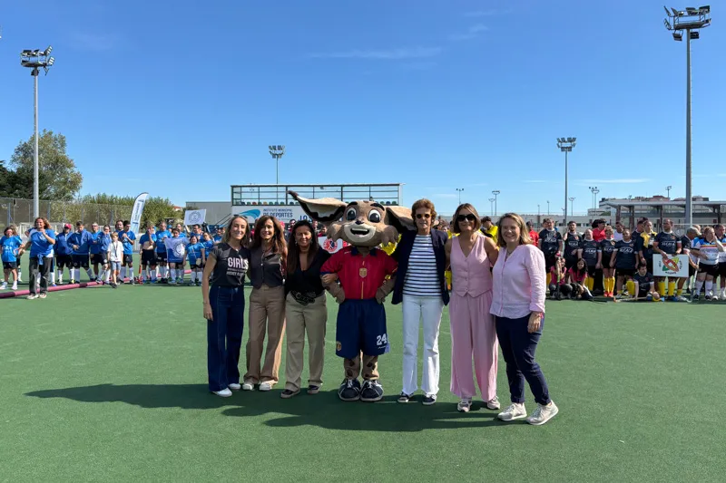 Noticias de Cantabria | El Cántabro | Gómez del Río asiste al desfile inaugural de clubs del III Campeonato de España de Hockey+