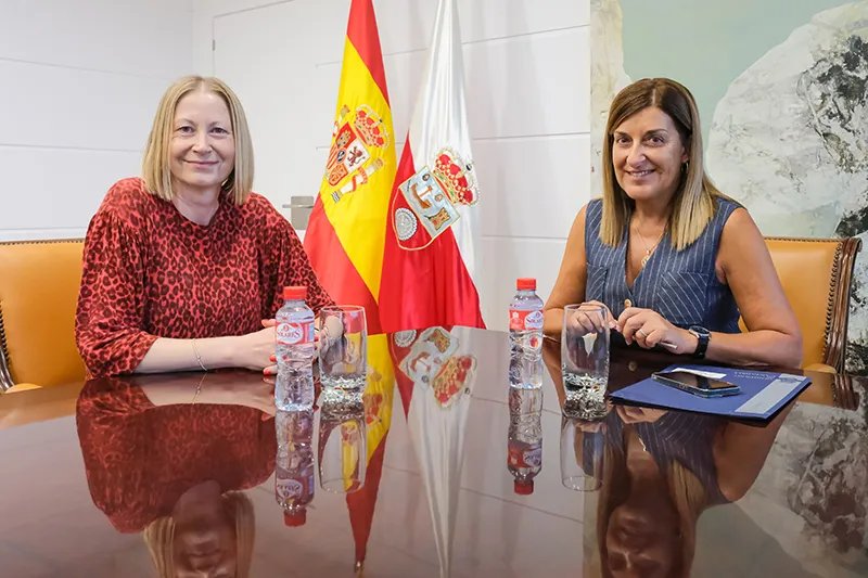  Buruaga confirma el compromiso del Ejecutivo con Entrambasaguas y anuncia la licitación de la mejora de la carretera entre Hoznayo y Villaverde