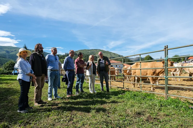 Noticias de Cantabria | El Cántabro | María Jesús Susinos asiste a la concentración ganadera de Riotuerto con presencia de unos 900 animales