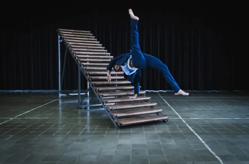  El circo contemporáneo llega al Centro Botín con Ákri, un viaje acrobático en torno al cambio y la transformación personal