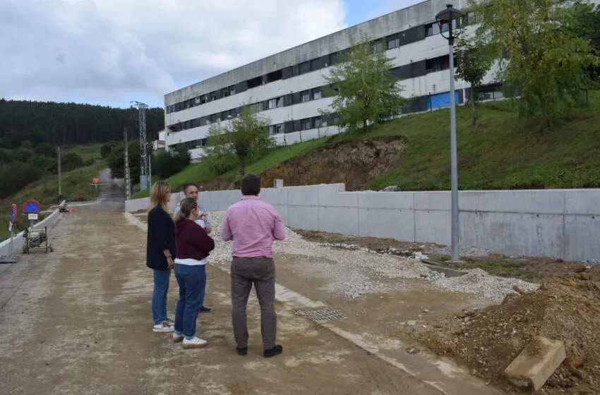  Piélagos invierte 150.000 euros en la urbanización del vial del barrio de San Antonio en Renedo, donde duplicará las plazas de aparcamiento