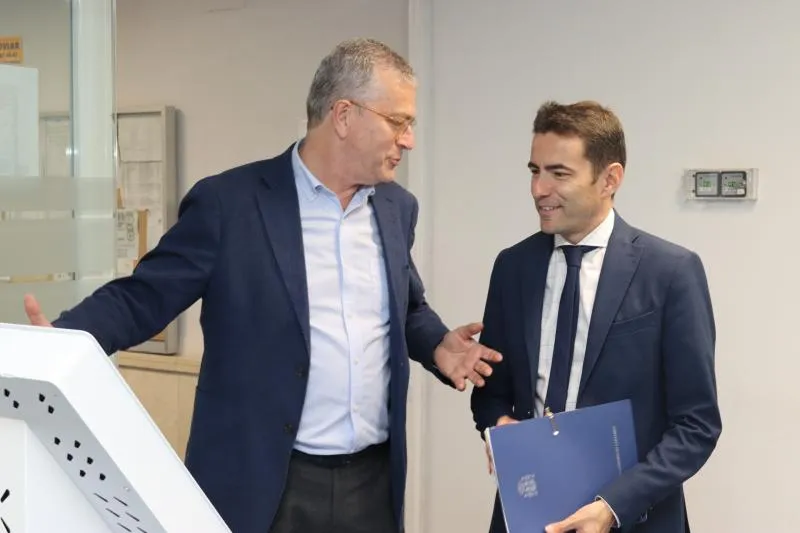 Casares destaca la “cercanía” de la DGT en Cantabria, con 2.500 atenciones presenciales cada mes