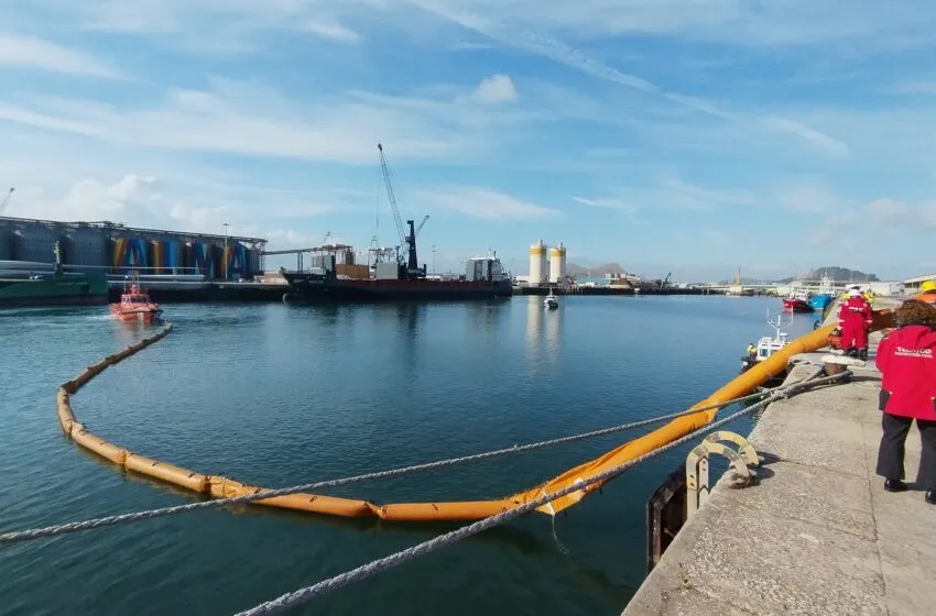 Noticias de Cantabria | El Cántabro | El puerto de Santander realiza un simulacro de derrame de hidrocarburos desde el pantalán de DYNASOL