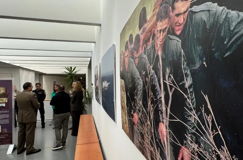  ‘El honor de servir a España’ recala en Santa Cruz de Bezana