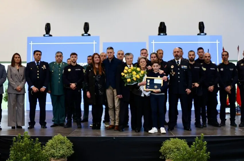 Entregada a título póstumo la Medalla al Mérito Policial de Santa Cruz de Bezana a Álvaro Fernández