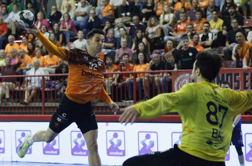  El Bathco BM Torrelavega defiende su invicto ante un Frigoríficos del Morrazo necesitado