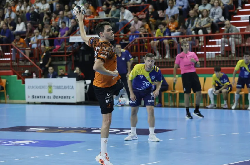  El Bathco BM Torrelavega busca asaltar el fortín del Santiago Manguán