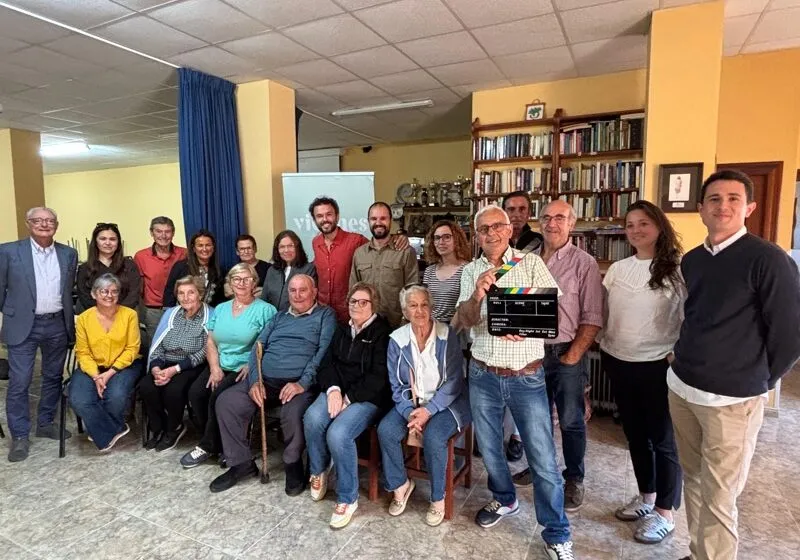 Gómez del Río destaca la aportación del taller de ‘Cine en comunidad’ desarrollado en Herrerías para prevenir y abordar la soledad no deseada en las zonas rurales