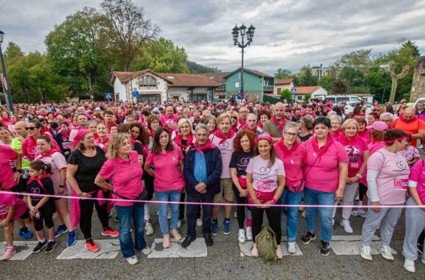  El Gobierno celebra en Puente San Miguel el Día Internacional de la Lucha contra el Cáncer de Mama y se suma a la marcha organizada por Anjanas Solidarias