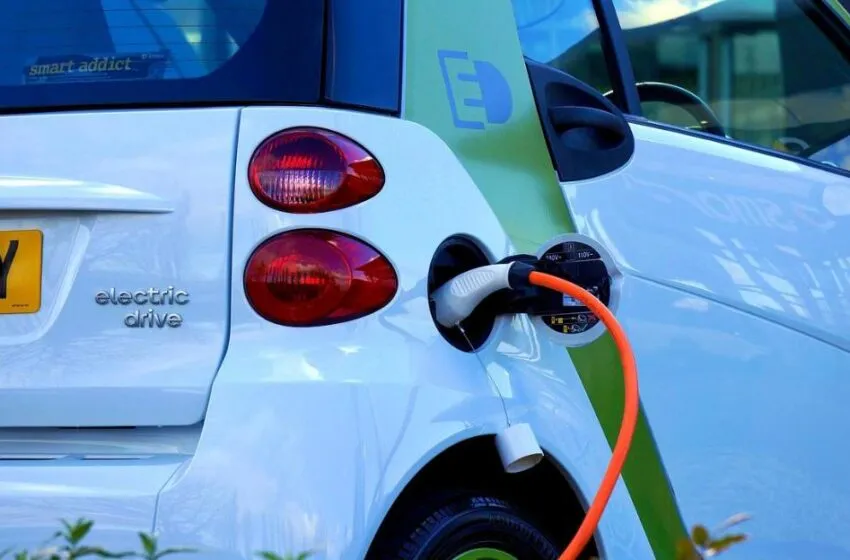  El Gobierno agota en un mes la partida de 2,2 millones de euros para ayudas destinadas a incentivar la compra de vehículos eléctricos en Cantabria