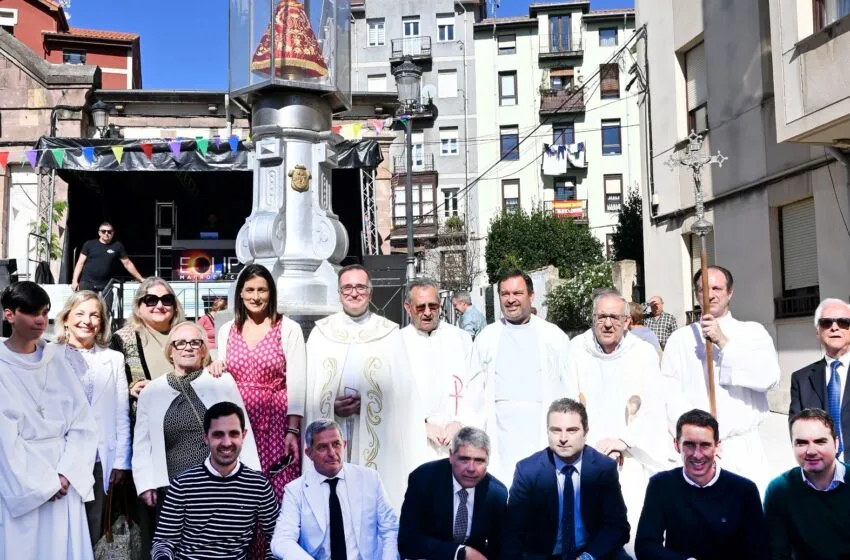 Noticias de Cantabria | El Cántabro | La alcaldesa participa junto a los vecinos de Perines en la fiesta de la Virgen de El Pilar